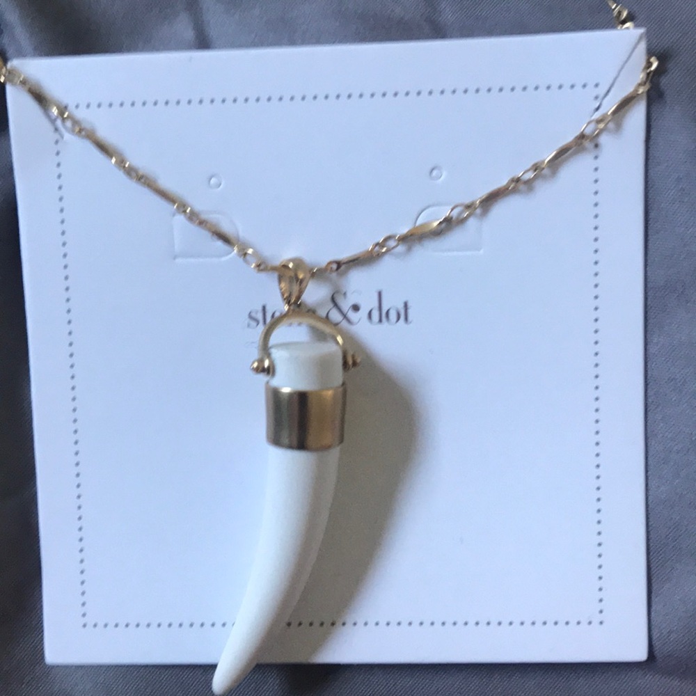 Stella & Dot Sahara pendant- N468G